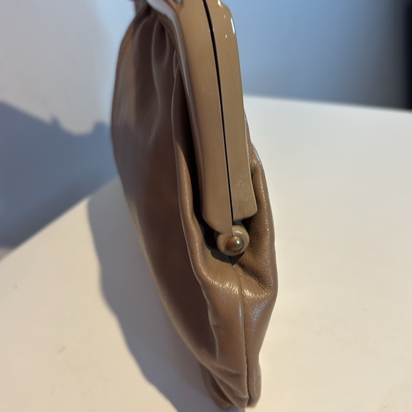 Vintage taupe leather and lucite clutch purse - Picture 9 of 12